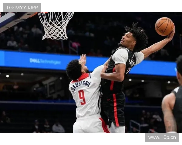 夏普精准助攻 阿夫迪亚轻松命中空位三分助力球队领先