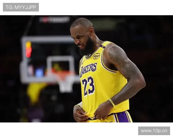 湖人迎战开拓者,詹姆斯领衔挑战新赛季首胜,焦点之战火热开打 湖人迎战开拓者,詹姆斯领衔挑战新赛季首胜,焦点之战火热开打