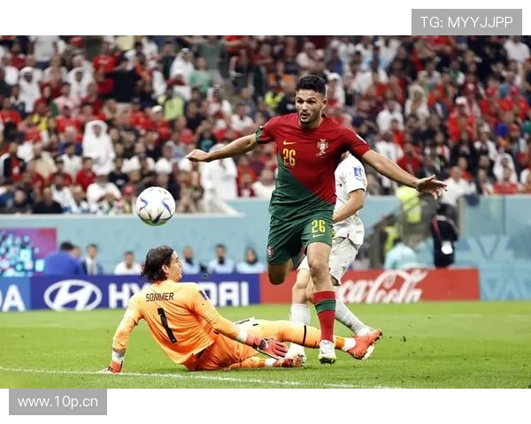 拉莫斯上演帽子戏法助巴黎圣日耳曼客场大胜展现王者风采强势姿态